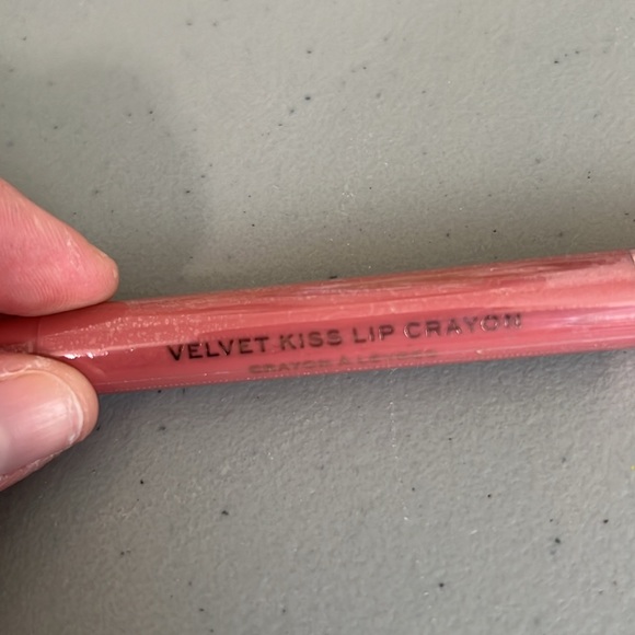 Revolution Velvet Kiss Lip Crayon Icon - Picture 3 of 4